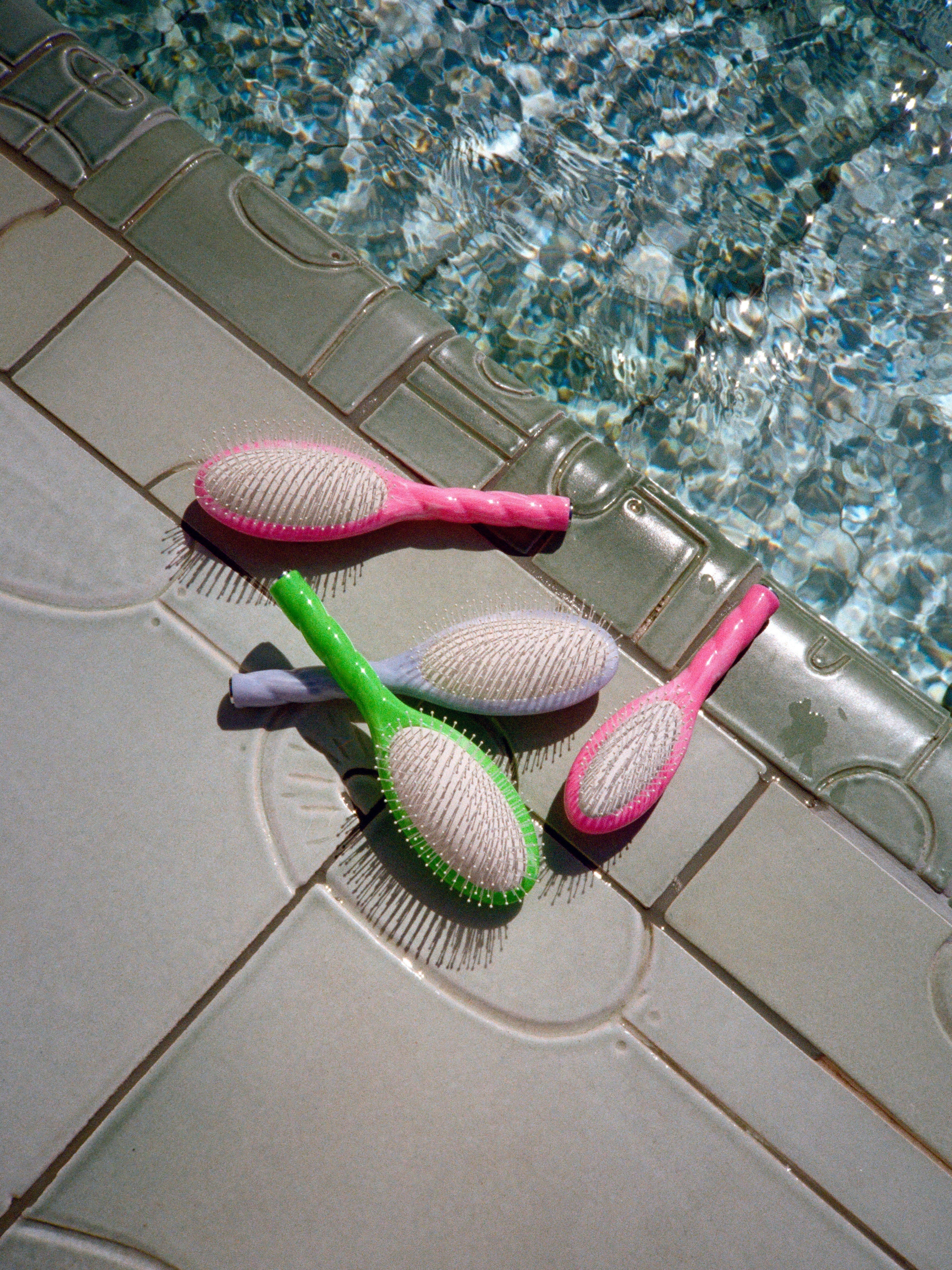 Roseanna x La Bonne Brosse N.04 La Brosse Démêlante & Massante La Miracle Salty Gelato Bleu