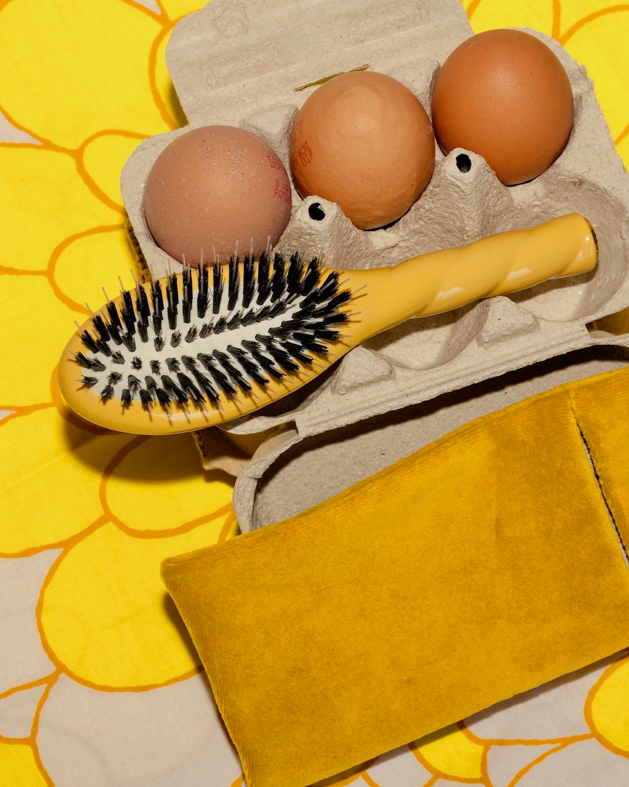 N.02 La Petite Brosse Démêlante & Soin l'Indispensable Jaune Safran
