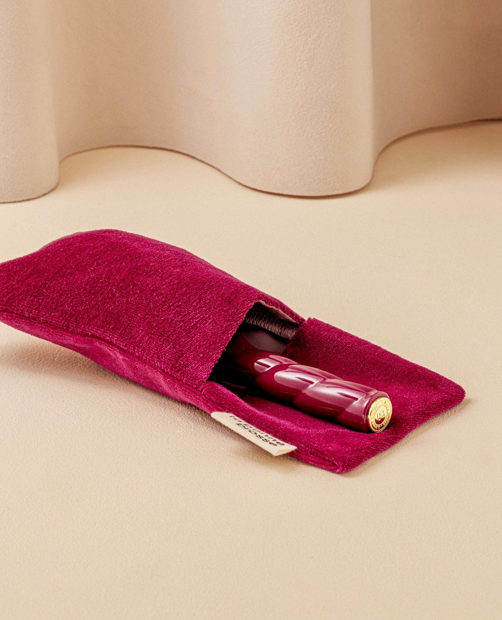 La Pochette "Petite Brosse" Rouge Cerise